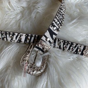 🌟BLAZIN ROXX EMBELLISHED LEATHER BELT🌟